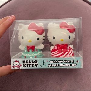 hello kitty christmas salt & pepper shaker